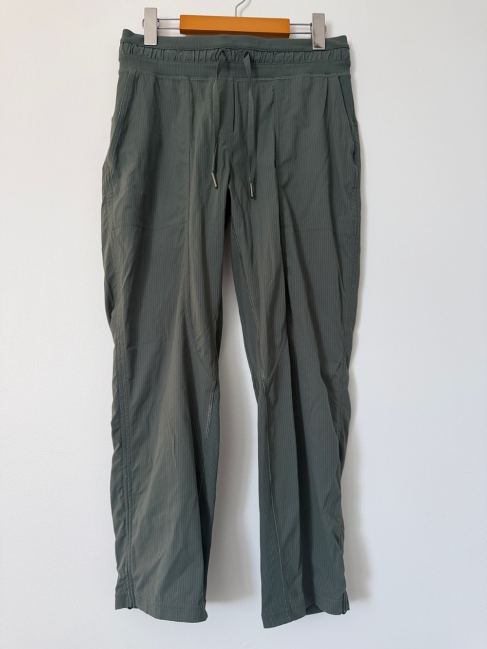Lululemon Dance Studio crops size 6